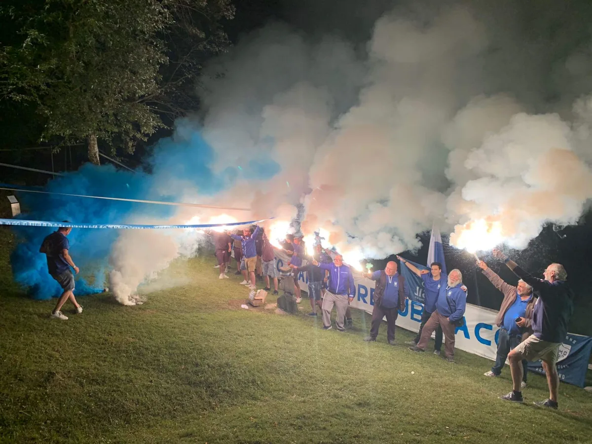 Fumogeni durante una festa Sass
